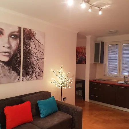 Apartment Rajiceva 5- Sa Prostranom Terasom I Garaznim Mestom Kragujevac