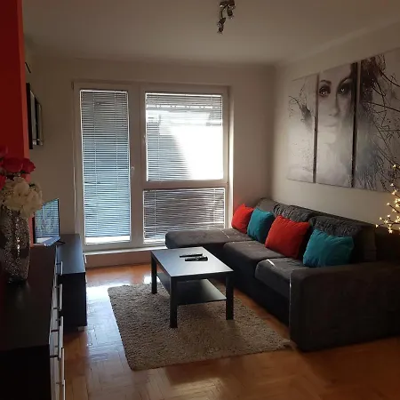 Rajiceva 5- Sa Prostranom Terasom I Garaznim Mestom * Kragujevac