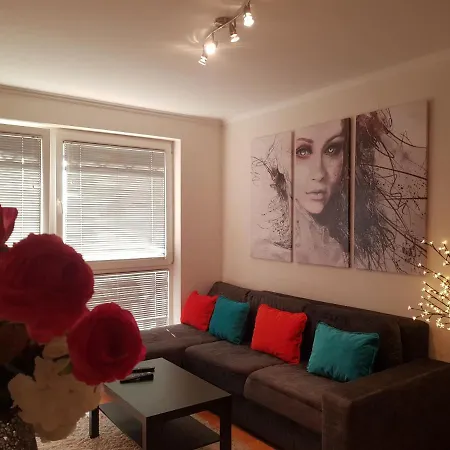 Rajiceva 5- Sa Prostranom Terasom I Garaznim Mestom Kragujevac