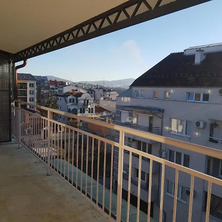 Rajiceva 5- Sa Prostranom Terasom I Garaznim Mestom