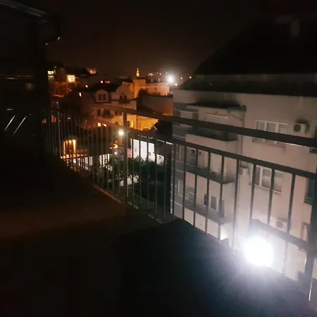 Apartman Rajiceva 5- Sa Prostranom Terasom I Garaznim Mestom Kragujevac