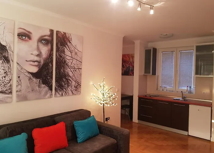 Апартаменты Rajiceva 5- Sa Prostranom Terasom I Garaznim Mestom Крагуевац