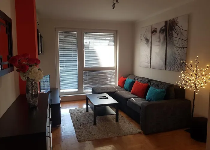 Rajiceva 5- Sa Prostranom Terasom I Garaznim Mestom * Крагуевац