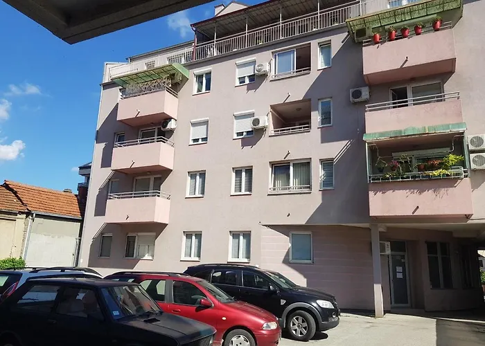 Daire Rajiceva 5- Sa Prostranom Terasom I Garaznim Mestom *