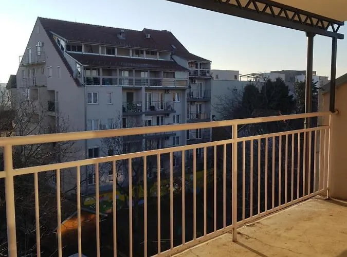 Rajiceva 5- Sa Prostranom Terasom I Garaznim Mestom Daire Kragujevac