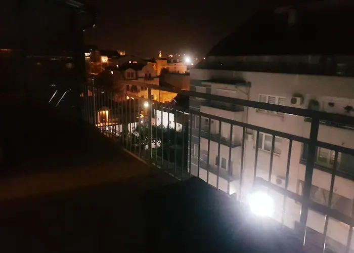 Daire Rajiceva 5- Sa Prostranom Terasom I Garaznim Mestom Kragujevac