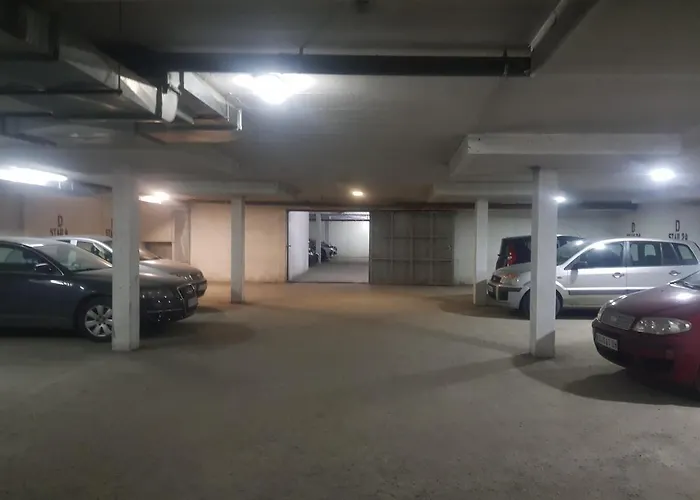 Daire Rajiceva 5- Sa Prostranom Terasom I Garaznim Mestom