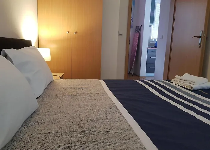 Rajiceva 5- Sa Prostranom Terasom I Garaznim Mestom Daire Kragujevac