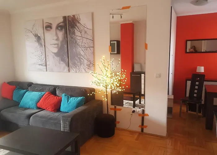 Rajiceva 5- Sa Prostranom Terasom I Garaznim Mestom Апартаменты